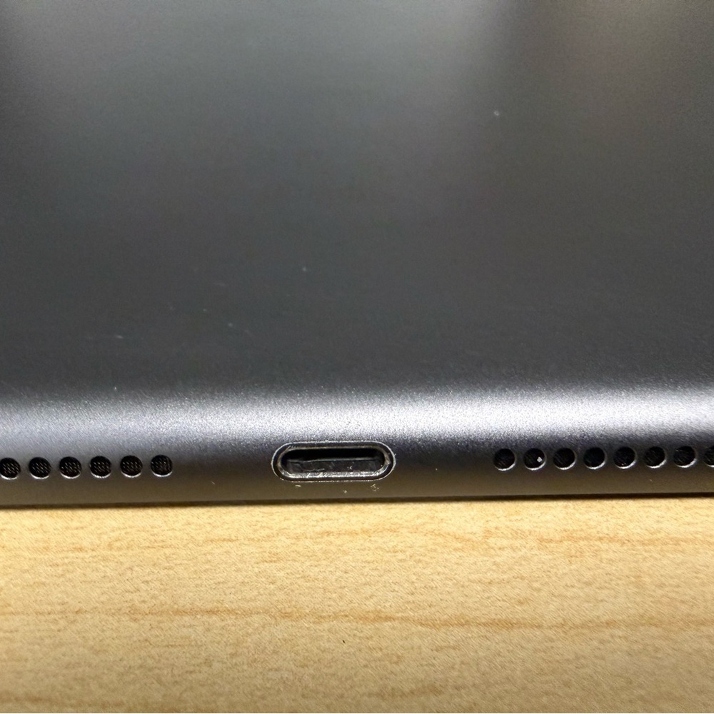 Apple iPad 9th Gen 64GB - Space Gray Black iOS 18.6.2 includes New Case! - Picture 11 of 12